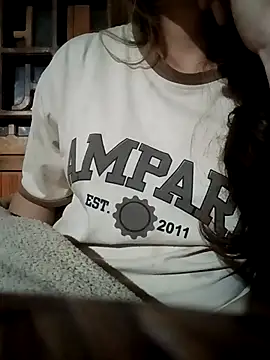 Snapshot of NariShow chatting on 12-18-25, 04:02 NariShow online show from 12-18-25, 04:02