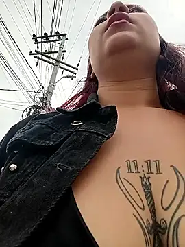 Snapshot of Vayoleth_0-2 chatting on 12-17-25, 07:42 Vayoleth 0-2 online show from 12-17-25, 07:42