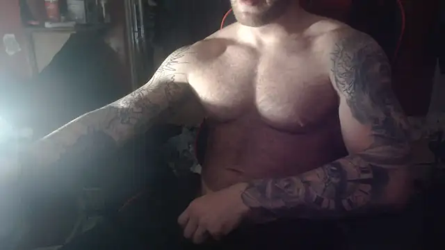 kiltedbody online show from 12-16-25, 04:01