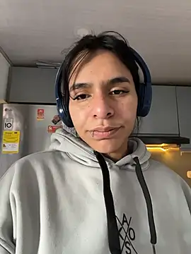 SaraAndrade  online show from 03-26-26, 01:17