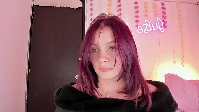 Snapshot of julse__ chatting on 03-14-26, 12:17 julse online show from 03-14-26, 12:17