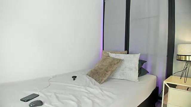 niicole steele  online show from 03-07-26, 07:00