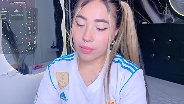 Snapshot of Manuela_Velvet chatting on 11-30-25, 04:27 Manuela Velvet online show from 11-30-25, 04:27