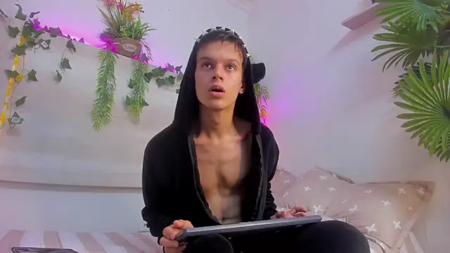 AngelSlimm online show from 11-26-25, 05:08