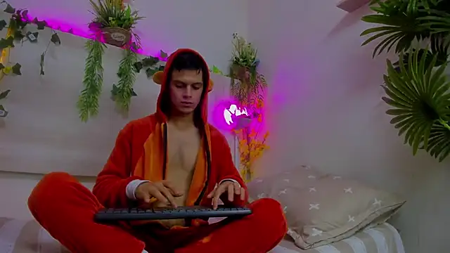 AngelSlimm online show from 11-29-25, 05:21