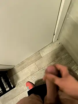 Snapshot of Razvan696969 chatting on 03-01-26, 01:57 Razvan696969 online show from 03-01-26, 01:57