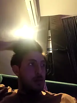 Snapshot of Razvan696969 chatting on 03-11-26, 10:27 Razvan696969 online show from 03-11-26, 10:27