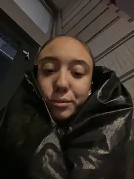 Snapshot of CristinaSw chatting on 12-17-25, 08:15 CristinaSw online show from 12-17-25, 08:15