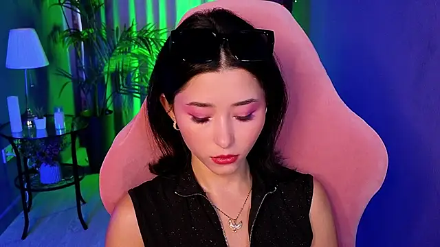 Snapshot of RedMidnight chatting on 06-19-26, 03:27 RedMidnight online show from 06-19-26, 03:27