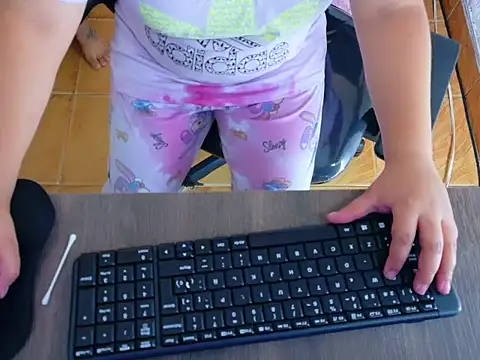 Snapshot of Aunty_milf chatting on 02-09-26, 07:29 Aunty milf online show from 02-09-26, 07:29