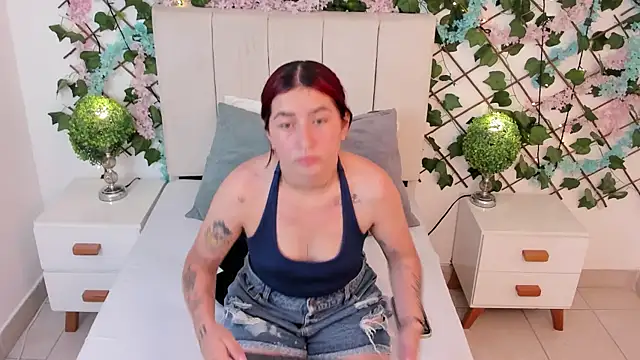 CharlotteBlossom online show from 12-17-25, 08:37