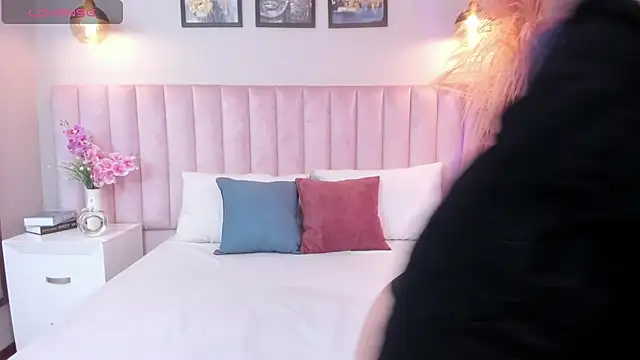 Vera Gold  online show from 12-04-25, 03:38