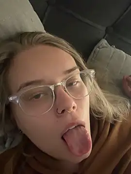 Snapshot of babyblue977 chatting on 12-23-25, 03:15 babyblue977 online show from 12-23-25, 03:15