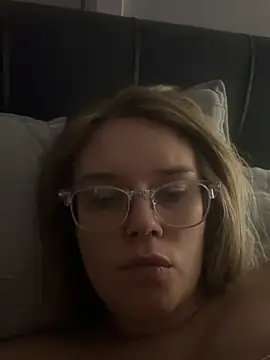 Snapshot of babyblue977 chatting on 02-14-26, 07:05 babyblue977 online show from 02-14-26, 07:05