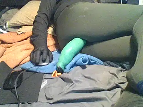 xxxenzo1 online show from 12-09-24, 01:45