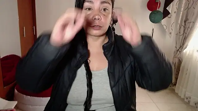 Snapshot of vivian-milf chatting on 12-04-25, 12:36 vivian-milf online show from 12-04-25, 12:36