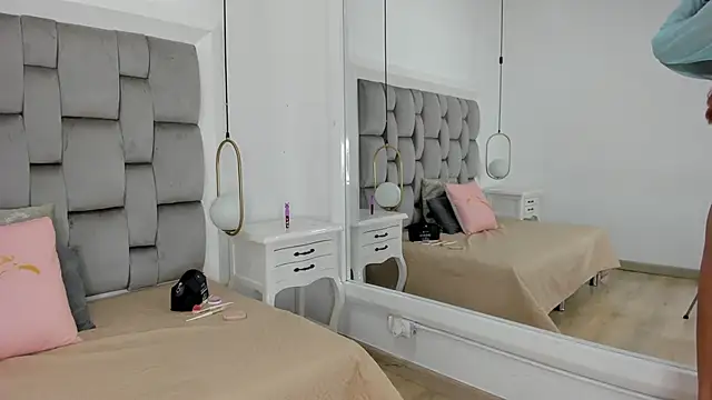 Snapshot of gaby_smit__ chatting on 12-15-25, 11:58 gaby smit online show from 12-15-25, 11:58