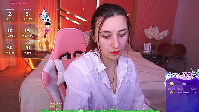 Snapshot of RoxieRay chatting on 04-15-26, 01:29 RoxieRay online show from 04-15-26, 01:29
