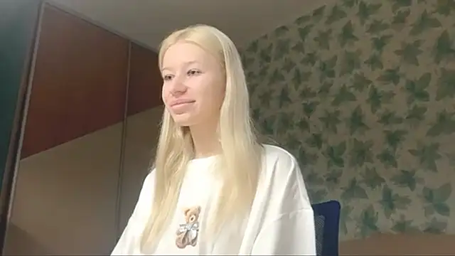 Snapshot of Barbie_Blondie chatting on 12-14-25, 07:07 Barbie Blondie online show from 12-14-25, 07:07