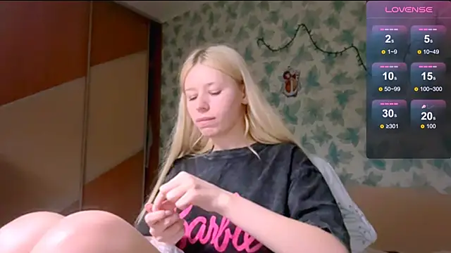 Barbie Blondie online show from 04-10-26, 04:12