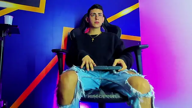 Snapshot of twink_scott_ chatting on 11-30-25, 04:27 twink scott online show from 11-30-25, 04:27