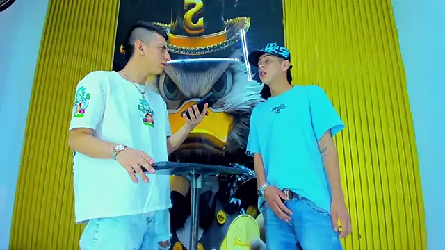 Snapshot of twink_scott_ chatting on 12-19-25, 08:38 twink scott online show from 12-19-25, 08:38