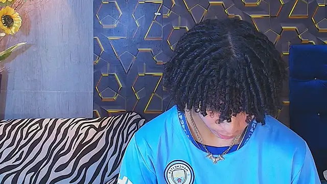 Snapshot of kim_curlyy chatting on 06-17-26, 01:23 kim curlyy online show from 06-17-26, 01:23