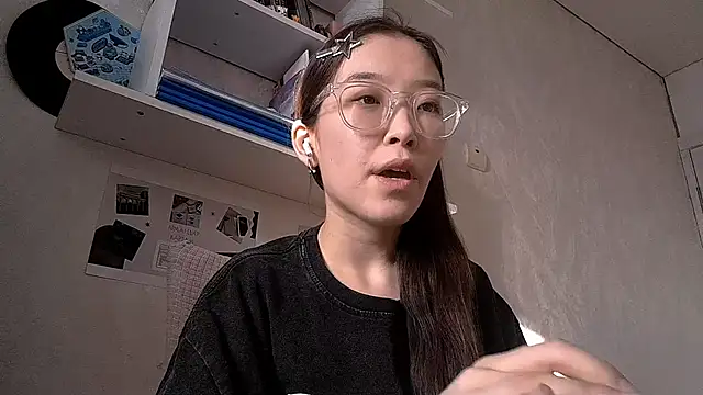 MollyTiger online show from 11-29-25, 08:50