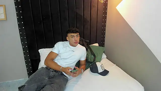 Bryan robayo5 online show from 11-30-25, 12:09