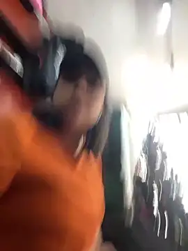 Snapshot of Laurabuu_ chatting on 11-26-25, 07:04 Laurabuu online show from 11-26-25, 07:04