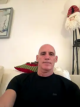 Snapshot of Elosoo chatting on 12-18-25, 10:27 Elosoo online show from 12-18-25, 10:27