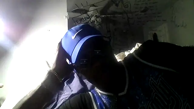 Snapshot of YOUNGmj6023 chatting on 12-20-25, 04:19 YOUNGmj6023 online show from 12-20-25, 04:19