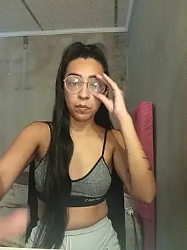 Snapshot of Yani-14 chatting on 12-04-25, 05:54 Yani-14 online show from 12-04-25, 05:54