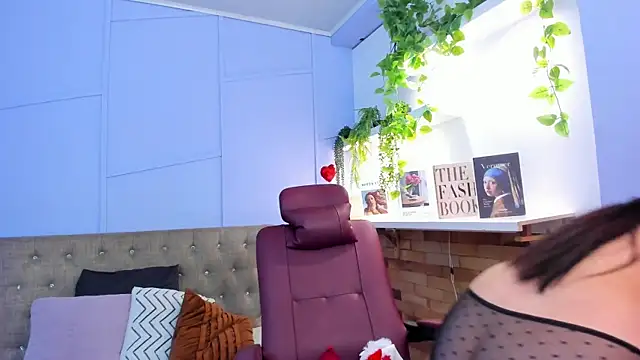 lourenfox online show from 12-17-25, 12:00