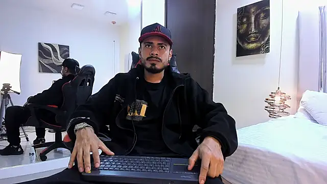 MatthewCullen online show from 04-12-26, 01:54