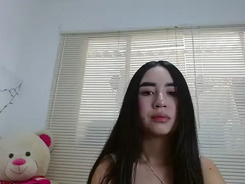 Snapshot of SiennaLorens chatting on 12-19-25, 02:46 SiennaLorens online show from 12-19-25, 02:46