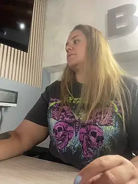 LoreinnFox online show from 04-05-26, 08:28