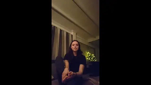 Denisxsxs online show from 12-17-25, 05:52