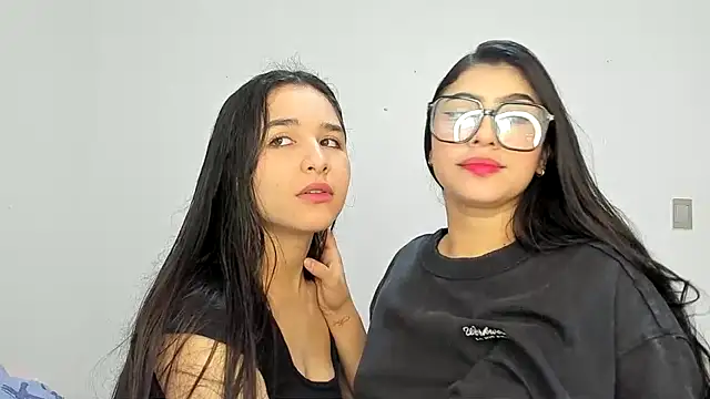 Snapshot of ROUS_SWEET_ chatting on 12-15-25, 03:49 ROUS SWEET online show from 12-15-25, 03:49