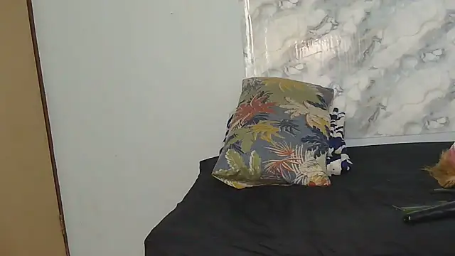 SexyZuluBarbie online show from 06-18-26, 10:09