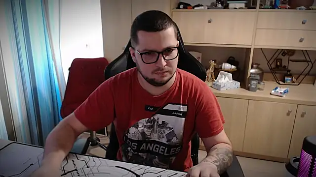 Snapshot of kevinnlovelly chatting on 12-15-25, 11:58 kevinnlovelly online show from 12-15-25, 11:58