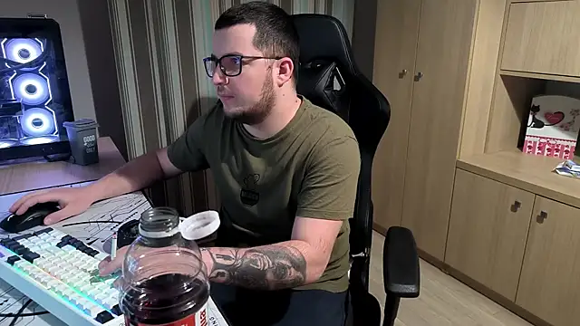 Snapshot of kevinnlovelly chatting on 01-16-26, 08:02 kevinnlovelly online show from 01-16-26, 08:02