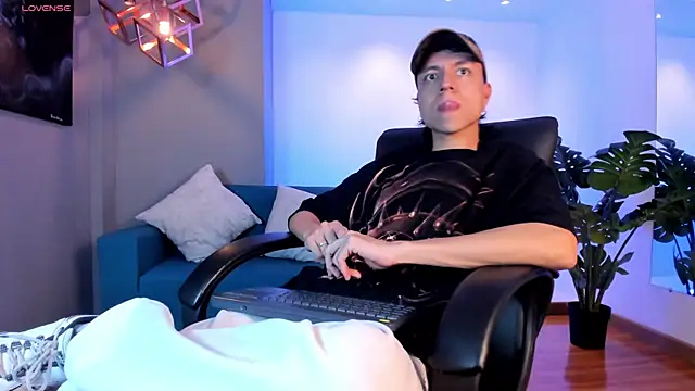 Snapshot of Bastthianxxx chatting on 11-30-25, 11:36 Bastthianxxx online show from 11-30-25, 11:36