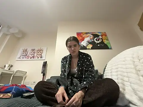 Snapshot of lucyx_xx chatting on 12-21-25, 02:24 lucyx xx online show from 12-21-25, 02:24