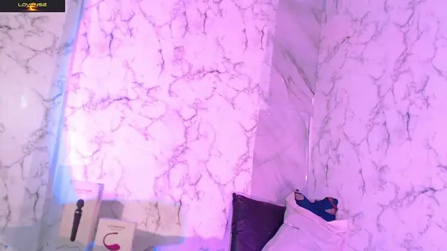 Snapshot of GraceMaaceey chatting on 12-16-25, 11:37 GraceMaaceey online show from 12-16-25, 11:37