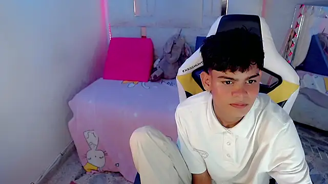 Snapshot of Lil_babyyy_ chatting on 02-21-26, 12:44 Lil babyyy online show from 02-21-26, 12:44