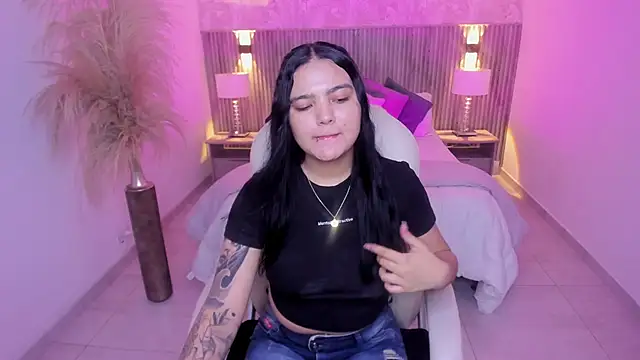 Snapshot of Allyson_brown_ chatting on 12-15-25, 08:02 Allyson brown online show from 12-15-25, 08:02