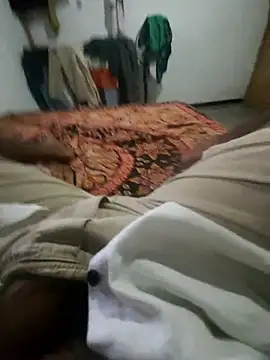 Snapshot of sheneth2005 chatting on 12-16-25, 08:41 sheneth2005 online show from 12-16-25, 08:41