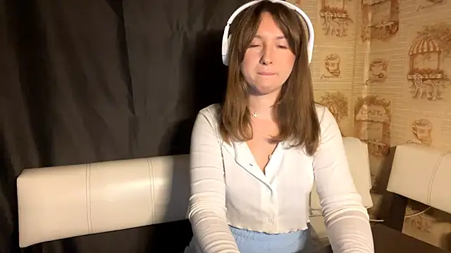 Snapshot of Tessa_Muse chatting on 12-15-25, 04:11 Tessa Muse online show from 12-15-25, 04:11