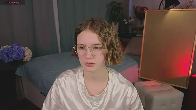 Mia Mooore online show from 02-13-26, 02:13